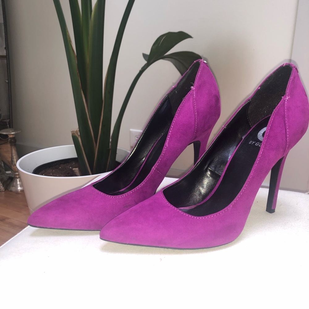 Size 10 fuchsia stiletto Guess heels